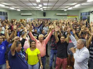 Terceirizados do polo industrial de Cubatão rejeitam 4,6% de reajuste e aprovam greve