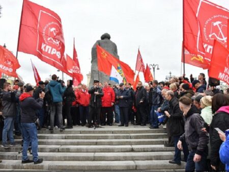 No 1º de Maio, líder do PC da Rússia chama trabalhadores à unidade em defesa do país