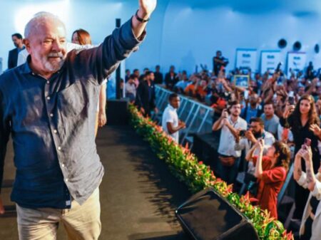Lula denuncia a ‘sacanagem’ feita no modelo de privatização da Eletrobrás
