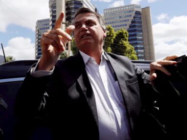 Jair joga toda culpa em Mauro Cid e diz que não mandou ninguém fraudar cartão de vacina