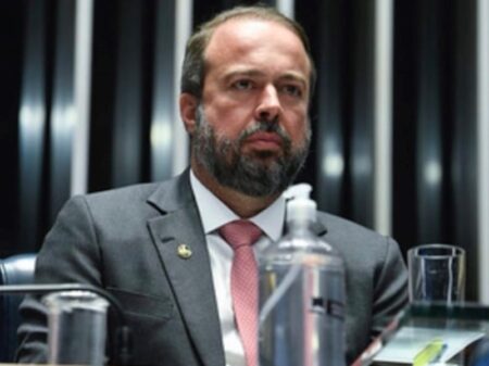 Refinaria de Mataripe deve voltar a ser da Petrobrás, defende ministro Alexandre Silveira