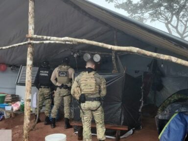 PF e Exército desmontam 100 acampamentos do garimpo ilegal em terra indígena do Mato Grosso 
