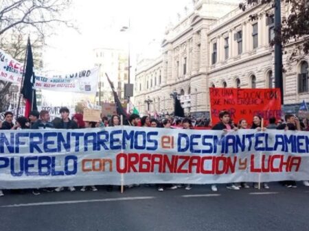 Professores uruguaios param contra cortes do governo Lacalle Pou na Educação