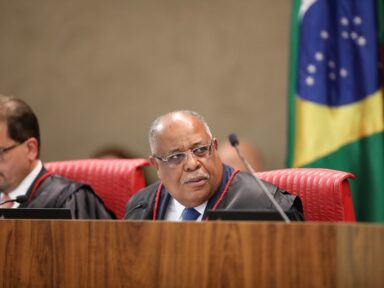 Relator vota pela condenação de Bolsonaro: “abusou do poder e despejou mentiras atrozes”