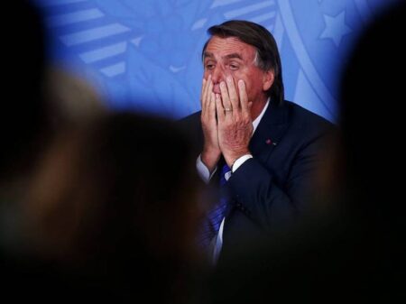 Por 5 votos a 2, TSE declara Bolsonaro inelegível durante 8 anos