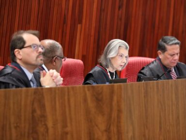 TSE forma maioria e Bolsonaro está inelegível até 2030 por abuso de poder político