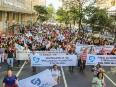 Enfermeiros de 20 estados aderem à greve pelo piso nacional da categoria