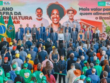 Ministra Luciana Santos assina decreto que recria programa Mais Alimentos