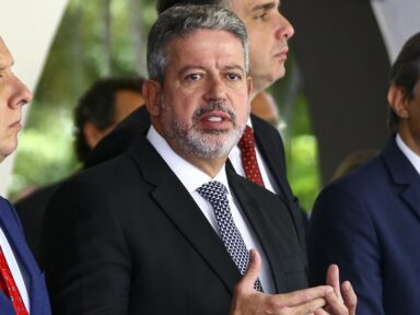 Lira destinou R$ 32,9 mi usados por prefeitura para comprar kit robótica superfaturado