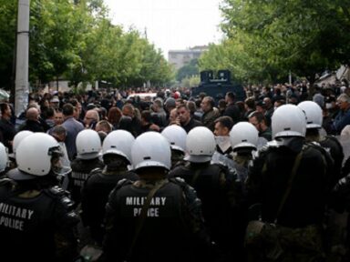 Presidente Aleksandar Vucic exige que Otan pare com a violência contra os sérvios em Kosovo