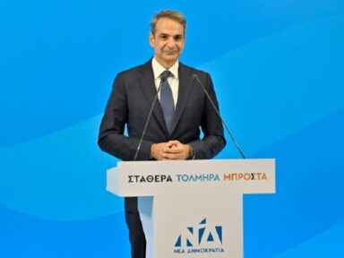 Com abstenção de 47%, neoliberal Mitsotakis se reelege na Grécia ao levar 50 deputados de lambuja