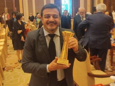 Elias Jabbour recebe em Pequim o Prêmio Especial do Livro da China