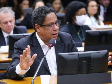 Orlando defende aprovação do projeto que pune clubes por racismo nos estádios