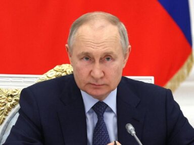 “Lutamos pela vida do nosso povo”, diz Putin chamando à unidade contra os nazistas de Kiev