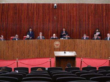 TSE retoma julgamento da ação que pede a inelegibilidade de Bolsonaro. ASSISTA