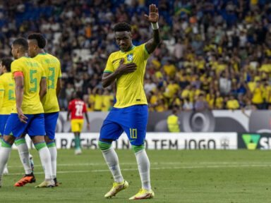 Brasil vence Guiné por 4 a 1 em amistoso marcado por atos contra o racismo no futebol