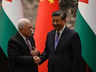 China recebe o presidente Abbas e se propõe a mediar a paz entre israelenses e palestinos