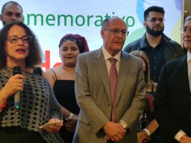 Em jantar pelos 101 anos do PCdoB, Luciana diz que frente ampla é caminho para reconstrução