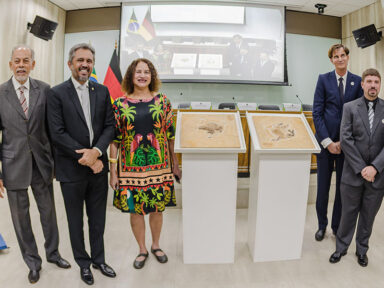 Brasil oficializa repatriação do fóssil Ubirajara jubatus, pirateado há mais de 30 anos para a Alemanha