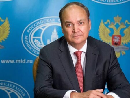 “Armas dos EUA só prolongam a agonia do regime de Kiev”, diz embaixador da Rússia