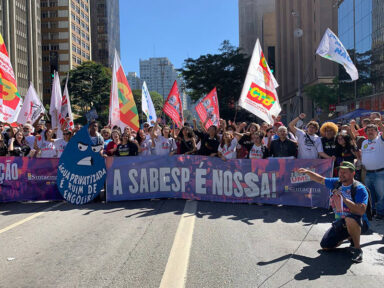 “A Sabesp é Nossa”: estudantes e trabalhadores realizam ato em defesa da estatal na Paulista
