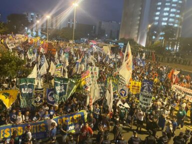 Milhares de estudantes pedem “Fora Campos Neto” em manifestação contra os juros do BC