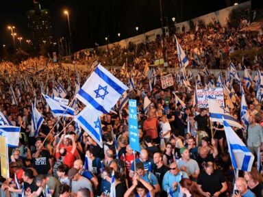 Mais de 100 mil israelenses se concentram diante do parlamento contra o golpe de Netanyahu ao Judiciário