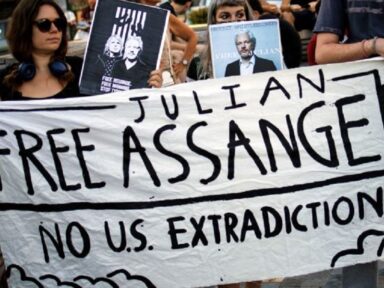 Julian Assange completa 52º aniversário encarcerado na Guantánamo Britânica