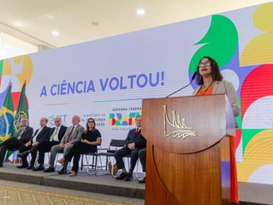 Governo homenageia cientistas e celebra a volta da ciência a serviço do país