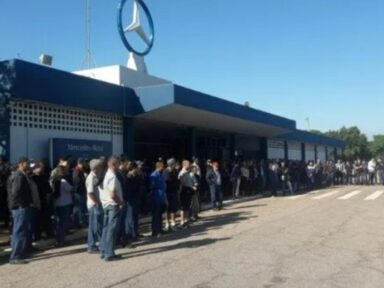 Mercedes fecha unidade em Campinas