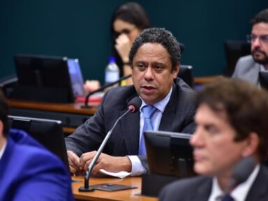 “Regulação das plataformas digitais é tarefa central do nosso tempo”, afirma Orlando