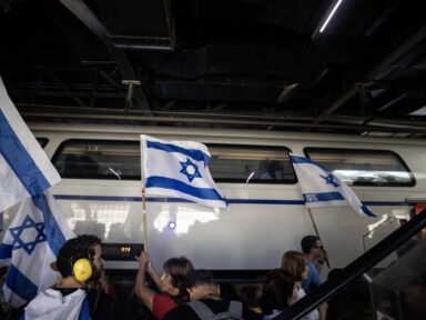 Estações de trem são ocupadas em dia de repulsa a ataque de Netanyahu ao Judiciário