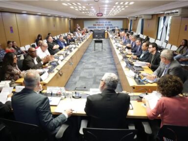 Servidores federais defendem plano de valorização salarial anual, em reunião com governo