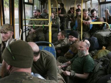 Ucranianos com medo de sair de casa à medida que surgem vídeos de recrutamento forçado