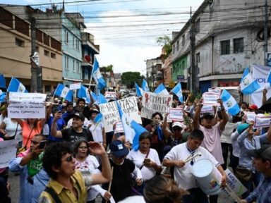 <strong>Guatemaltecos tomam as ruas para garantir candidatura de Arévalo e barrar golpe</strong>
