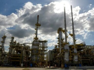 Múlti canadense dá calote na Petrobrás após se apoderar da refinaria de xisto da estatal