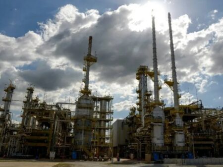 Múlti canadense dá calote na Petrobrás após se apoderar da refinaria de xisto da estatal