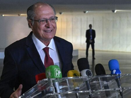Alckmin: só faltam os escandalosos juros caírem