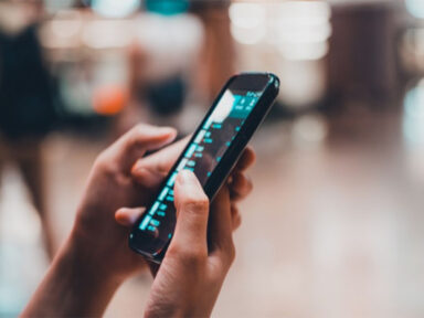 Governo de SP desrespeita a lei ao instalar aplicativo em celulares de estudantes e professores sem autorização