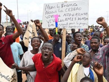 Descolonização ainda que tardia: Níger sublevado