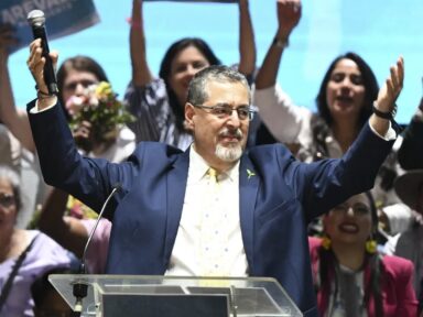 Oposicionista Arévalo é eleito presidente da Guatemala