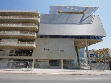 Professores e funcionários das escolas técnicas de SP aprovam greve por reajuste salarial