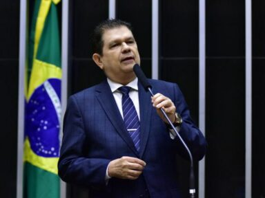 BC cometeu grave erro ao manter juro alto por longo período, afirma Mauro Benevides