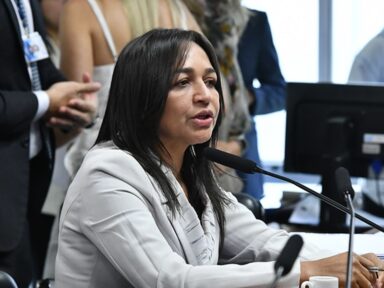 Depoimento de hacker dá “fortes condições” para indiciar Bolsonaro, diz Eliziane