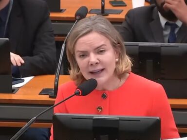 Gleisi: alta no juro é “dinheiro que sai da educação e saúde para os cofres da Faria Lima”