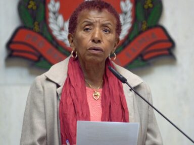 Leci Brandão é internada em São Paulo para tratar questões vasculares; quadro é estável