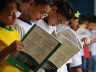 “Decisão de Tarcísio de sair do PNLD afetará 1,5 milhão de crianças”, denuncia Sindicato dos Escritores