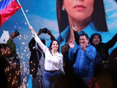 “Vamos reconstruir o Equador”, afirma Luisa no comício de Quito