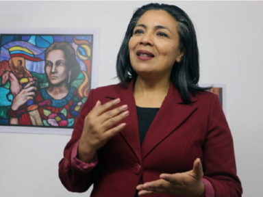 Candidato Noboa põe em risco a Previdência Social, afirma sindicalista equatoriana