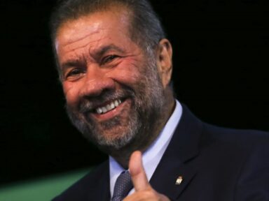 Governo reduz juro do consignado para aposentados e pensionistas